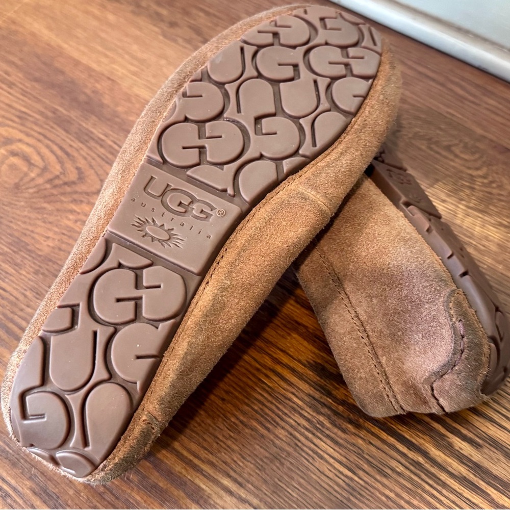 UGG Tan Suede Tassele Moccasin Slipper with White Fleece Lining - Picture 8 of 8